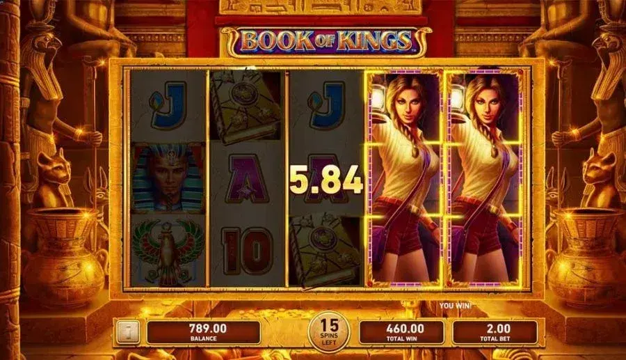 Rodillos de Book of Kings en un templo egipcio con exploradora expandida en dos rodillos durante giros gratis